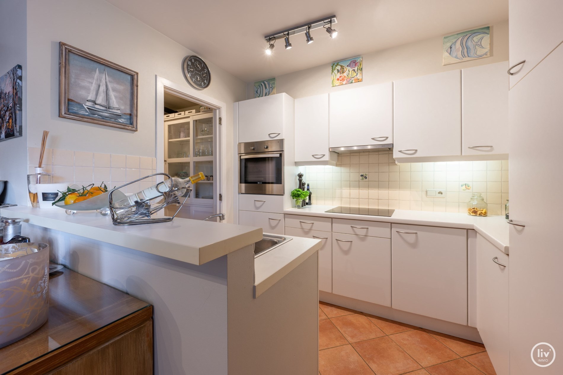 Appartement spacieux avec 3 chambres et 2 salles de bains à Knokke avec vue dégagée sur la rue. 