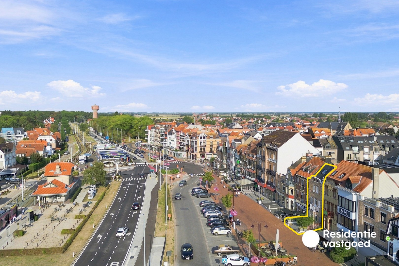 Wonen boven, ondernemen beneden: volledig gerenoveerd restaurant met luxueuze woonst in hartje De Haan 