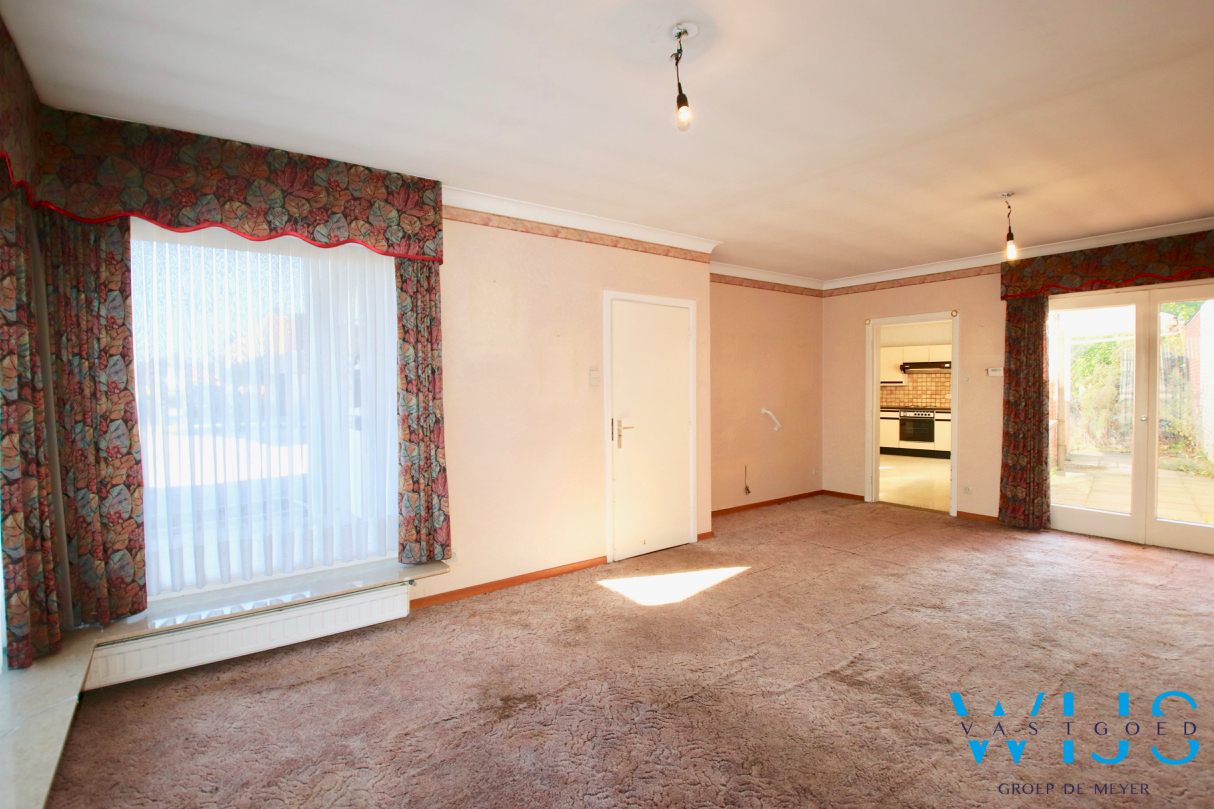 Te renoveren gezinswoning op een zonnig perceel van 1184m² te Wachtebeke ! 