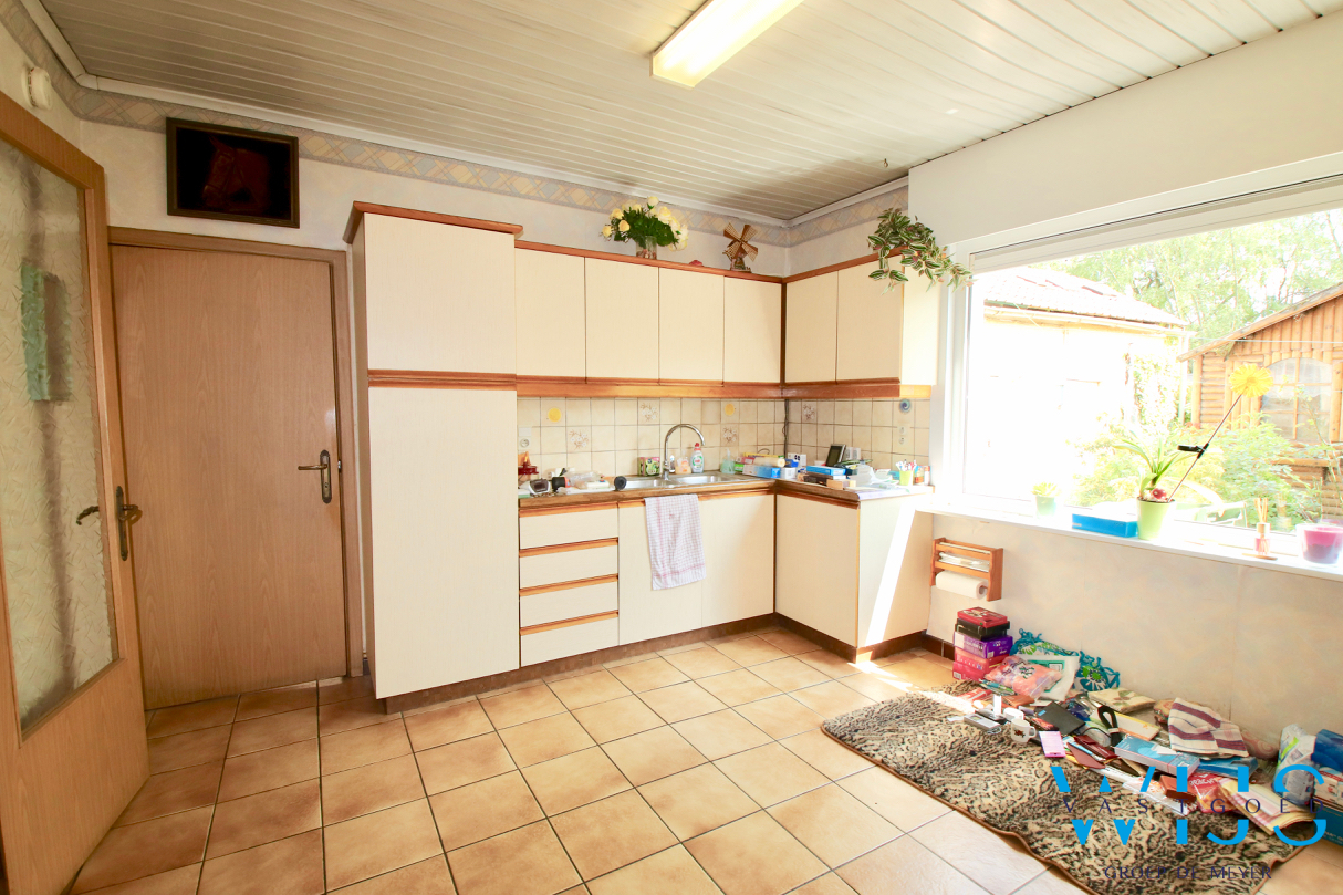 Te renoveren woonhuis op een zeer rustige ligging te Zelzate ! 