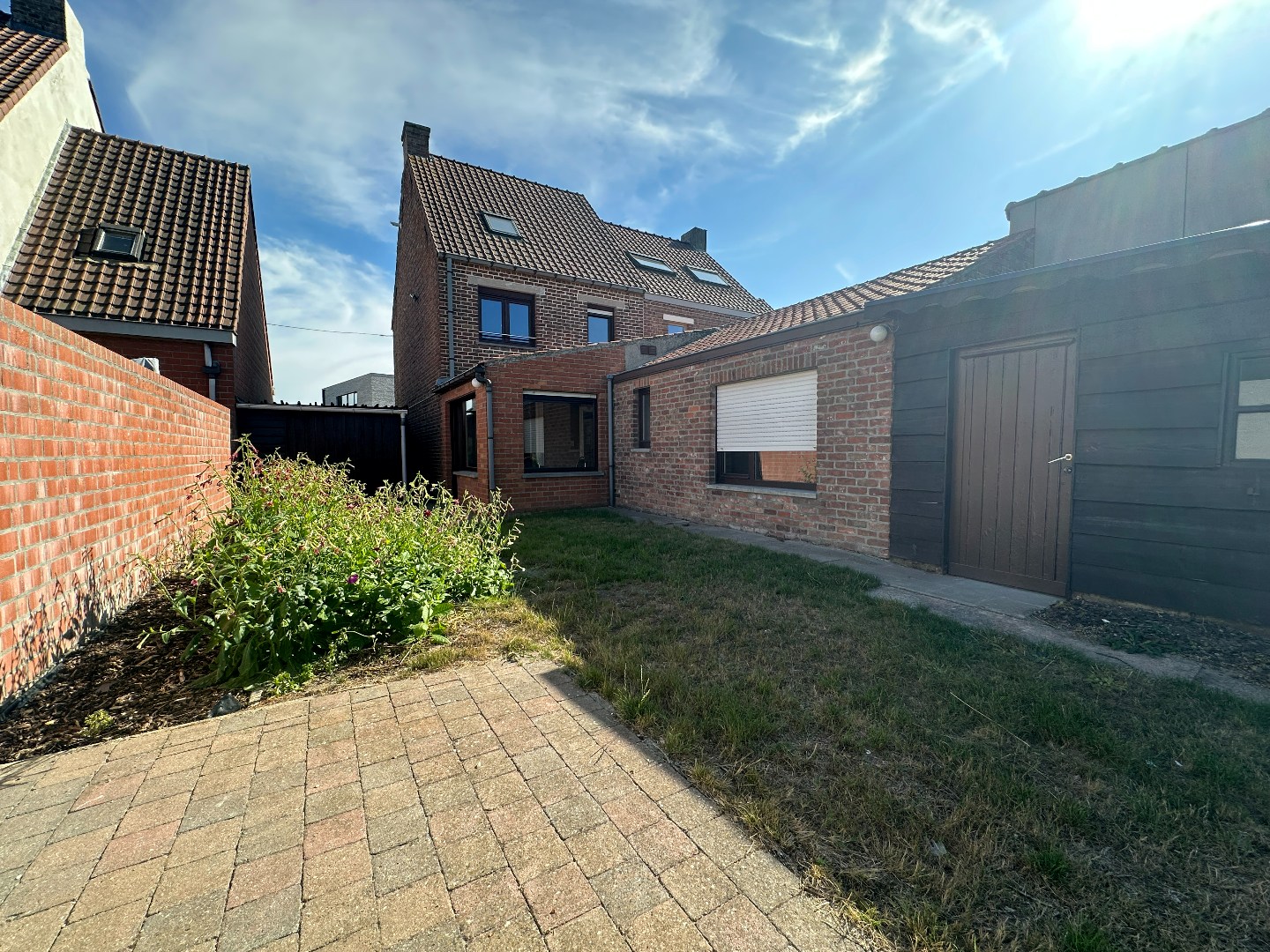 Instapklare woning met 2 slpk, garage en tuin, Aartrijke. 