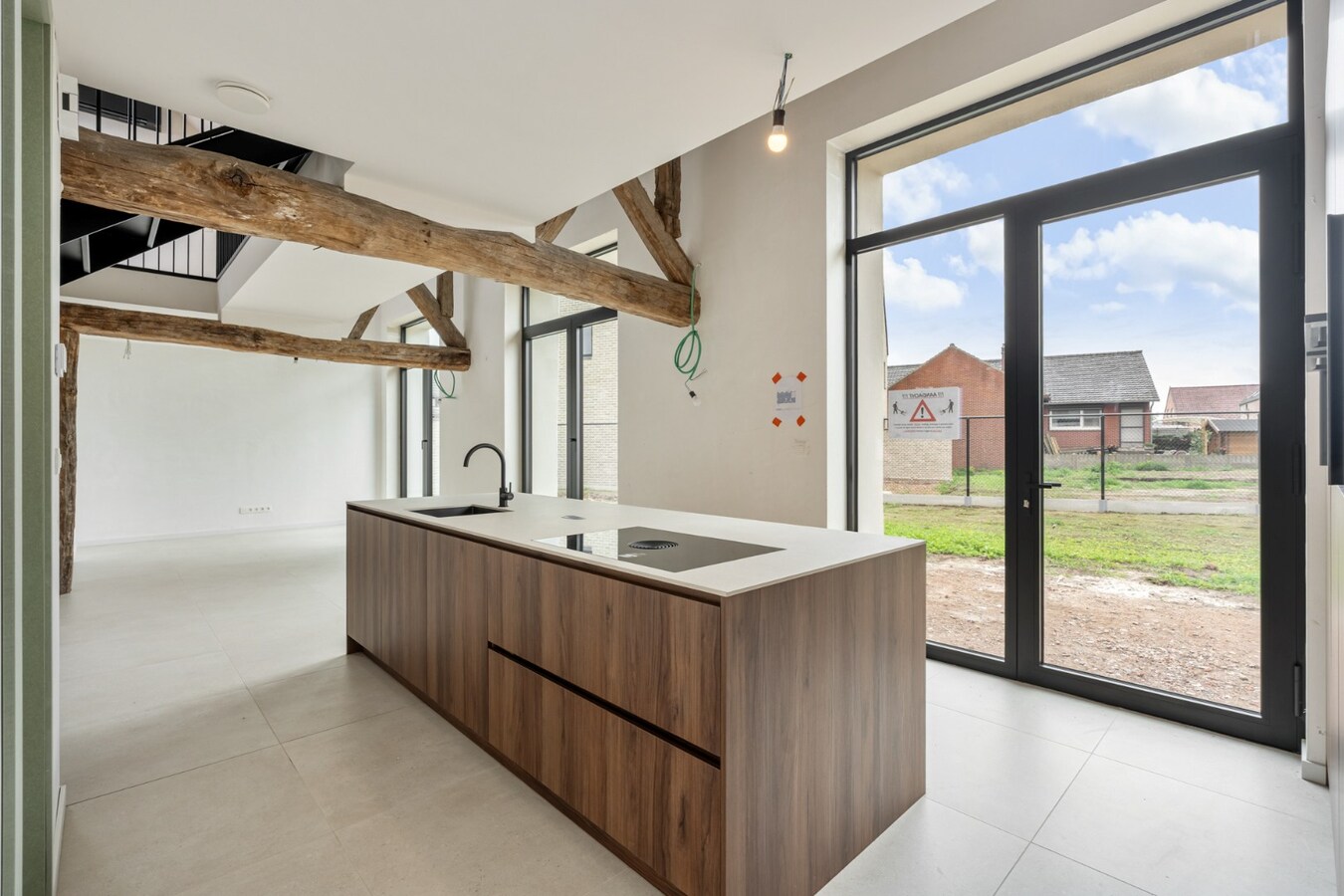 Exclusieve woning in volledig heropgebouwde hoeve op een perceel van 4a60ca! 