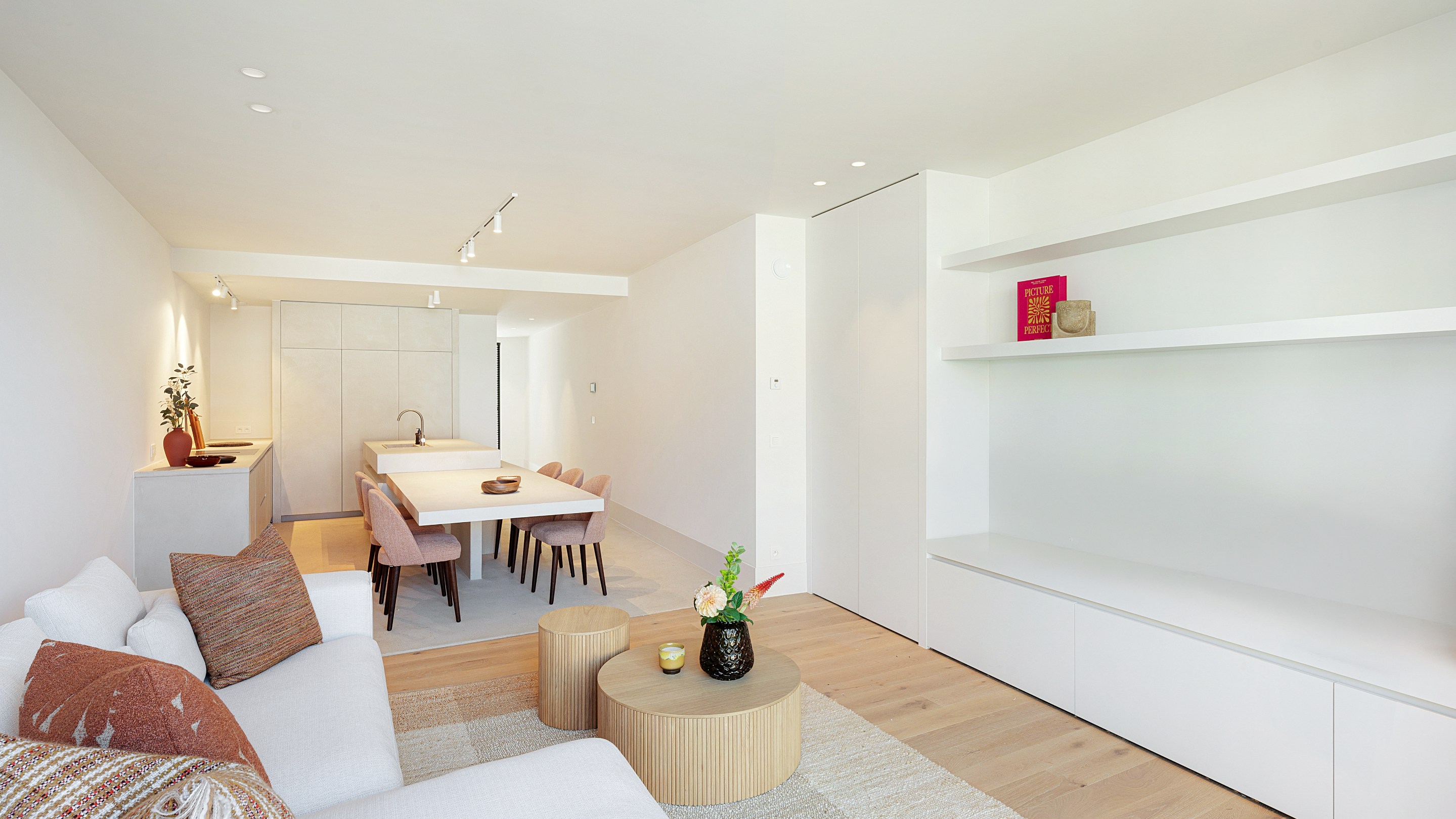 Prachtig afgewerkte nieuwbouwwoning met 4 slaapkamers gelegen in het oude Knokke. 