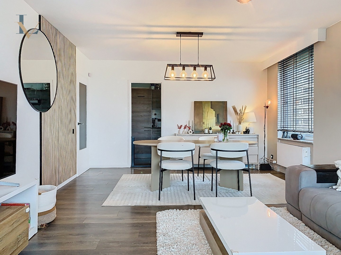 Recent gerenoveerd  drie slaapkamer appartement  met vrij zicht op Bosuilplein en ruim terras 