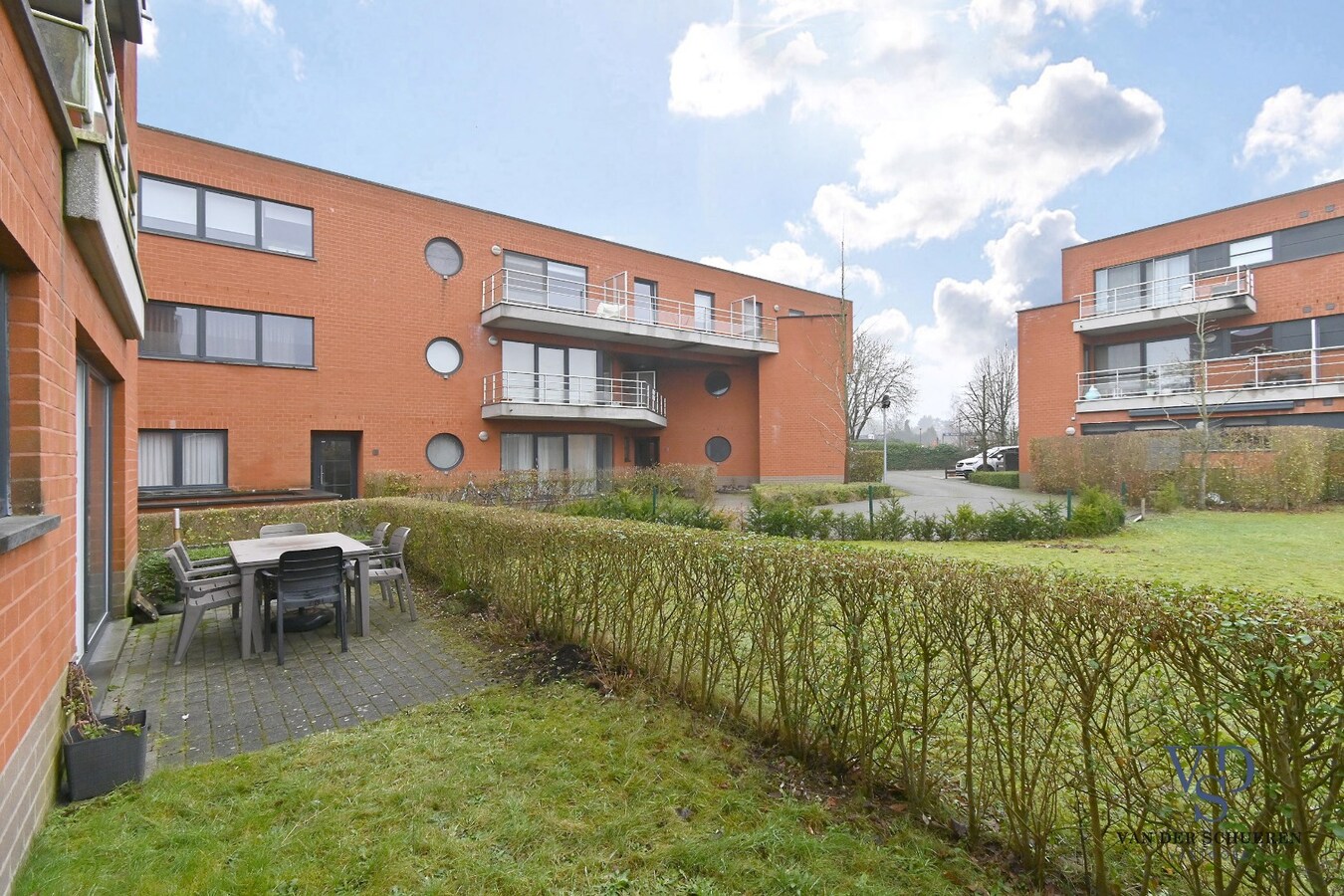 3 slpk-appartement (+ terras + kelder + garage). 