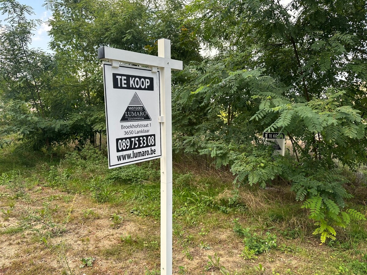 Lanklaar : Residentieel gelegen bouwperceel voor open bebouwing- nabij oude Kanaalarm 