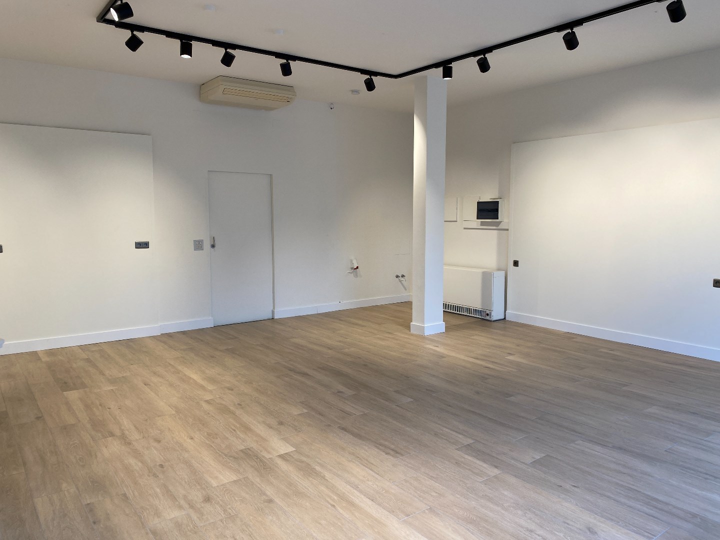 Commercieel handelspand op de Grote Steenweg te Olsene 