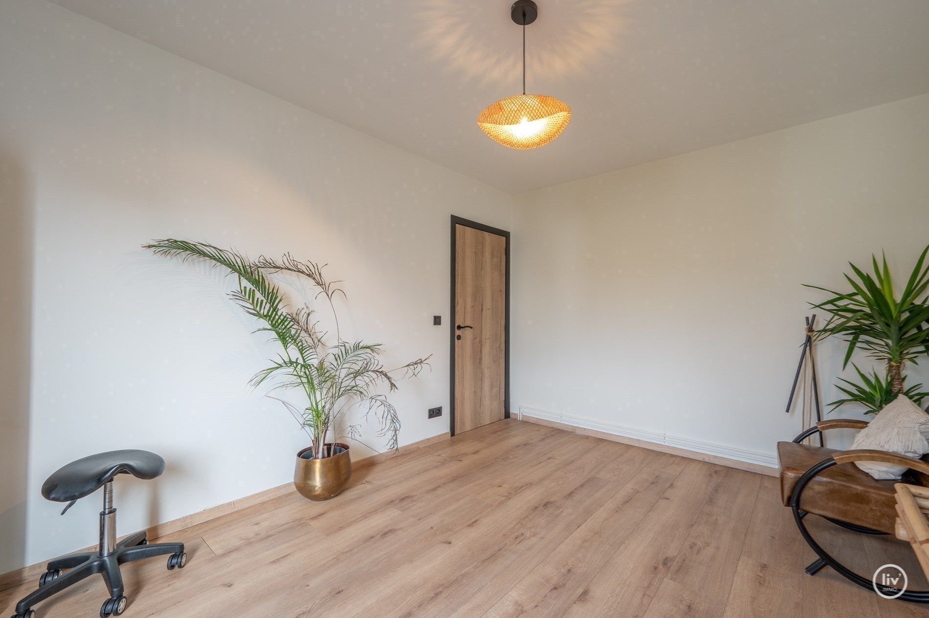 Maison authentiquement rénovée avec jardin orienté sud-ouest. 