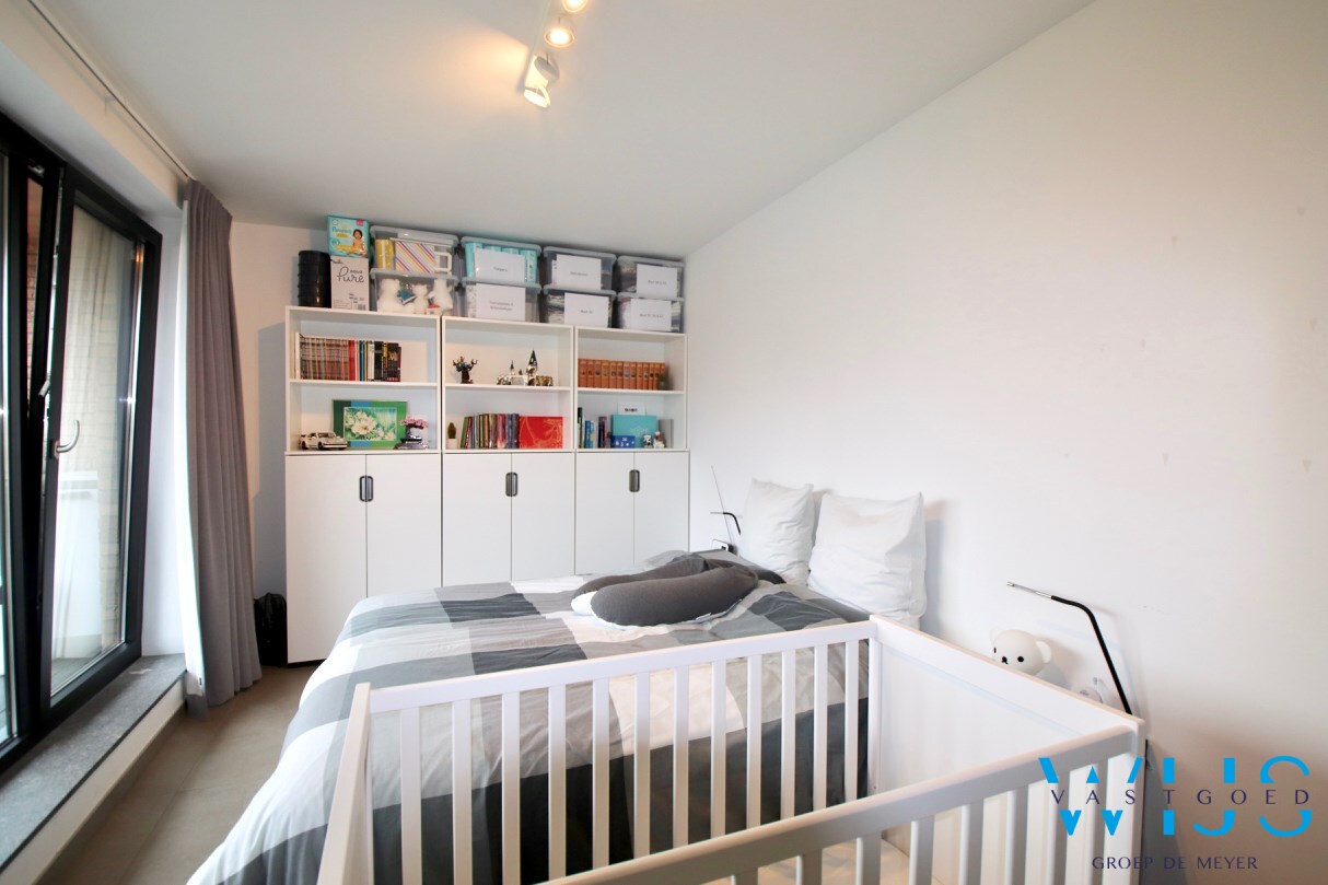 Instapklaar tweeslaapkamer appartement met 2 terrassen te Kluizen ! 