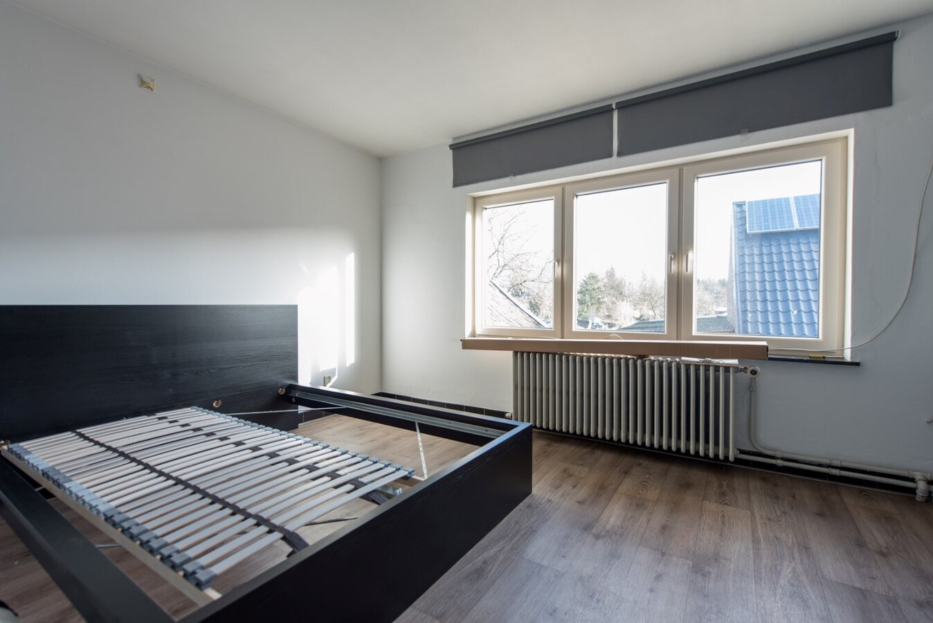 Hedendaagse woning met loods en bijgebouwen op 2.200 m² 