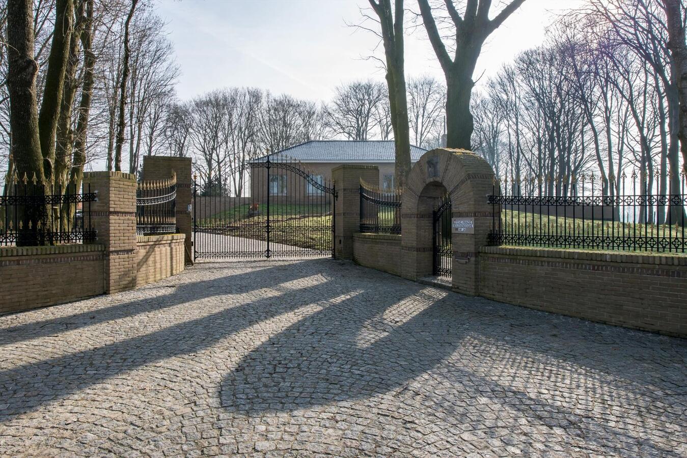 Uitstekend gelegen villa met prachtige vergezichten op 1ha28a21ca 