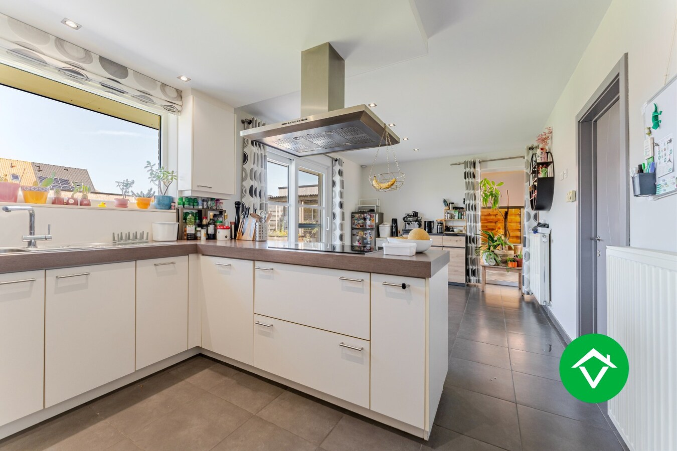 Hedendaagse gezinswoning met 5 slaapkamers en carport in Koekelare (De Mokker) 