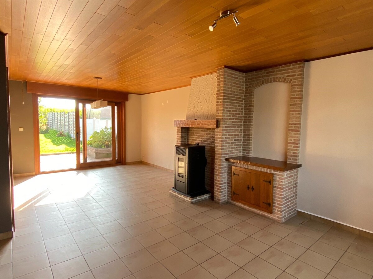 Rustig gelegen woning met garage en zonnige tuin te Poperinge 