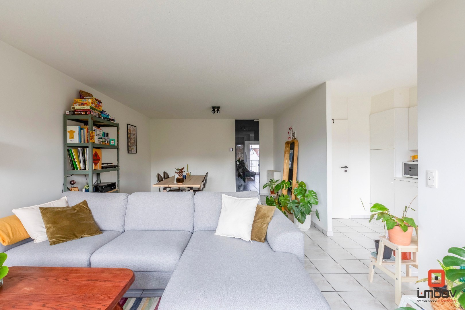 Lichtrijk tweeslaapkamer appartement met uniek waterzicht op Coupure Rechts 