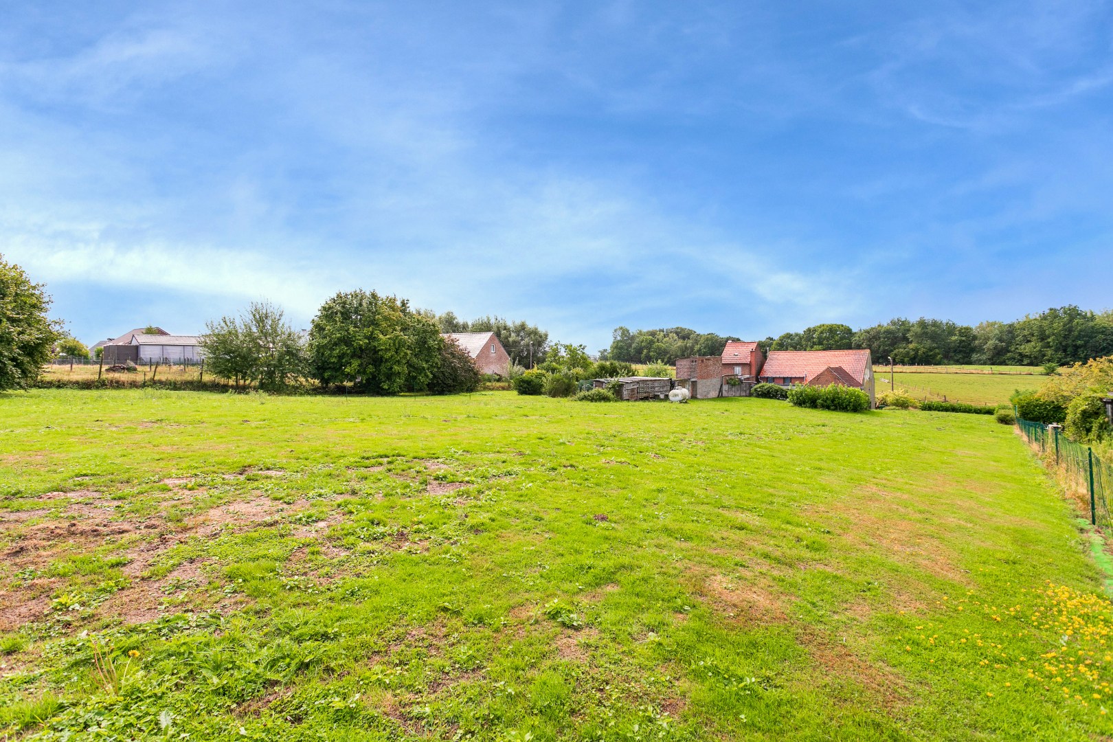 Unieke eigendom met twee woningen op een ruim perceel van 3.130 m² te Galmaarden 