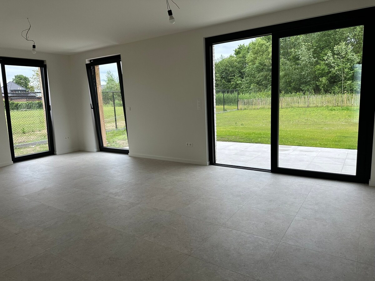 Nieuwbouw woning met 4 slaapkamers (1 gelijkvloers) 