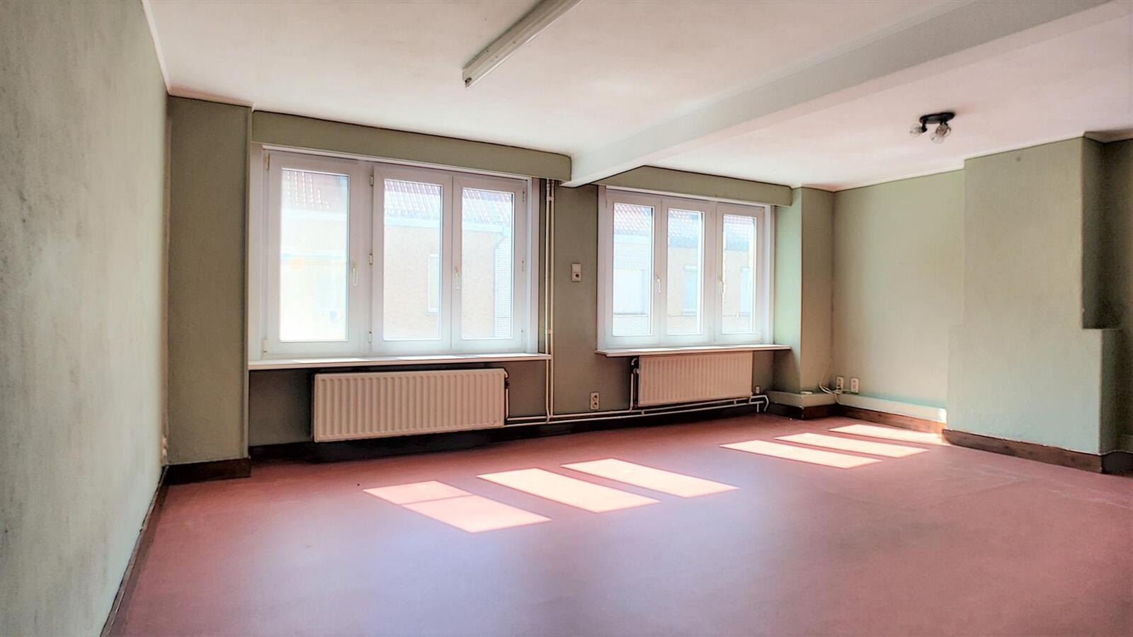 Te renoveren (handels)woning in het centrum - Heist 