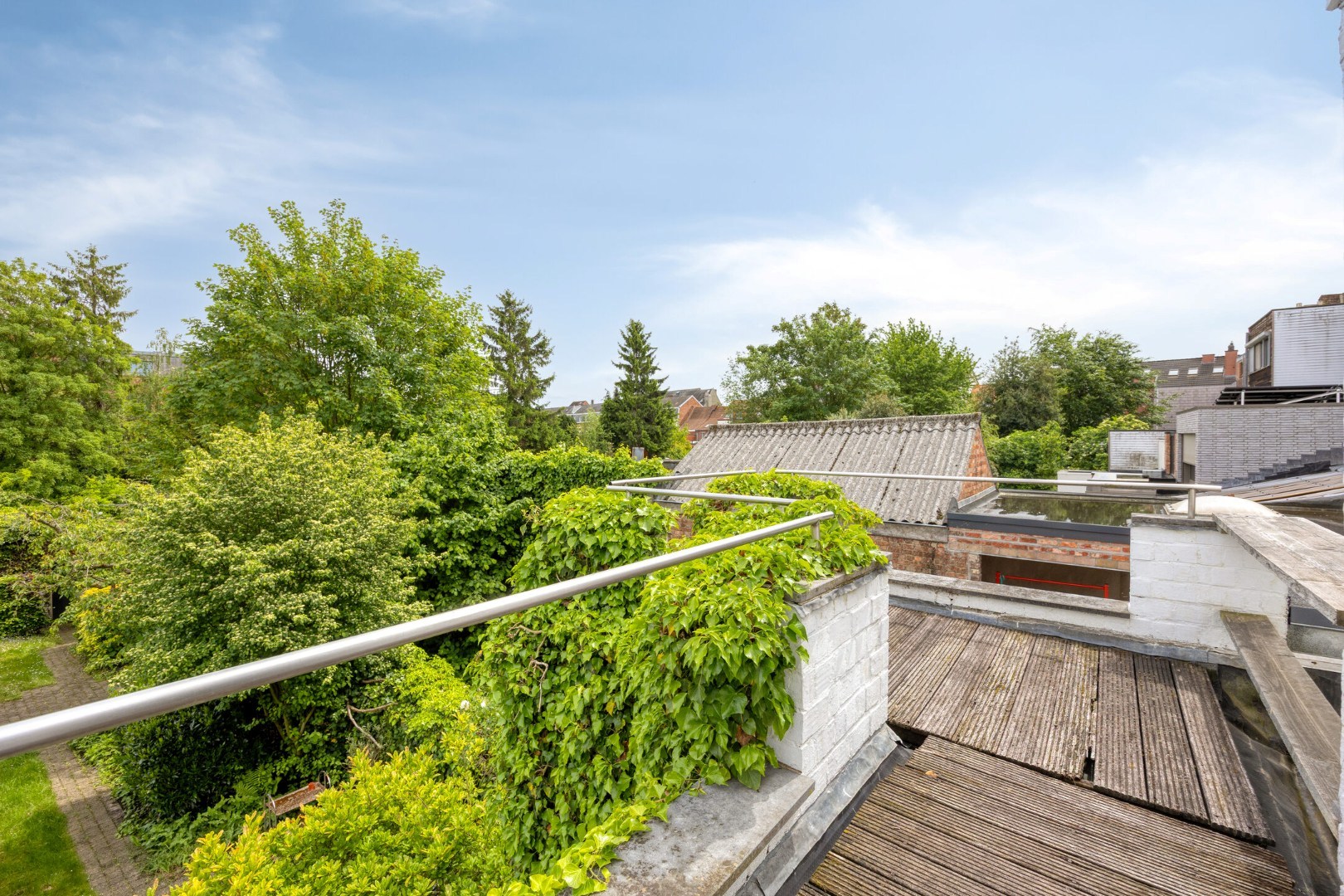 Ruime stadswoning met achteruitgang via Janseniusstraat met 4 slaapkamers, garage en tuin te Leuven- EPC 239kwh/m2 