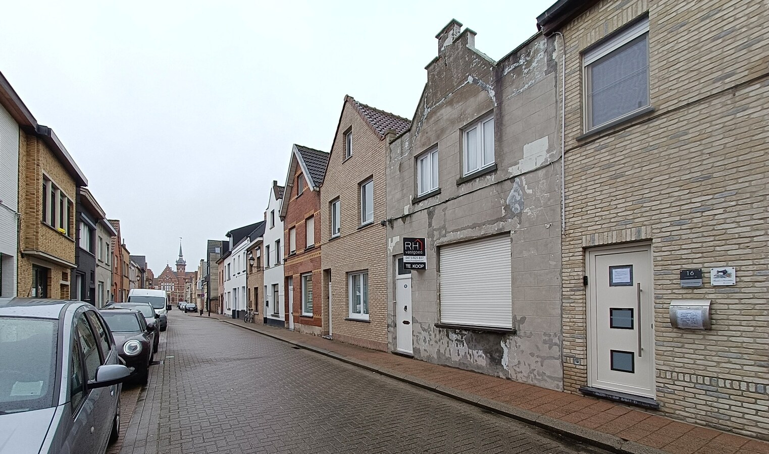 Te renoveren/te slopen gezinswoning in Heist 