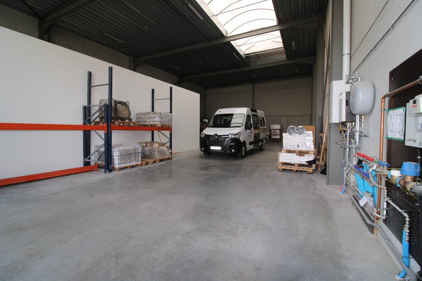 Volledig uitgeruste KMO-unit met een bruikbare oppervlakte van 392 m² 