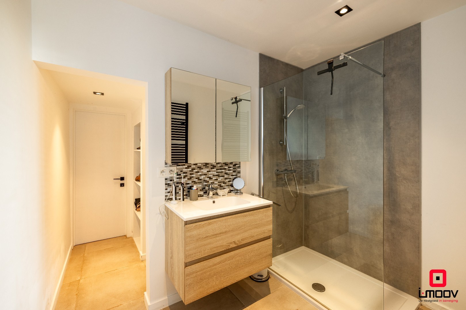 Hedendaags gerenoveerde stadswoning met lichtrijke leefruimtes en optie tot kangoeroewonen 