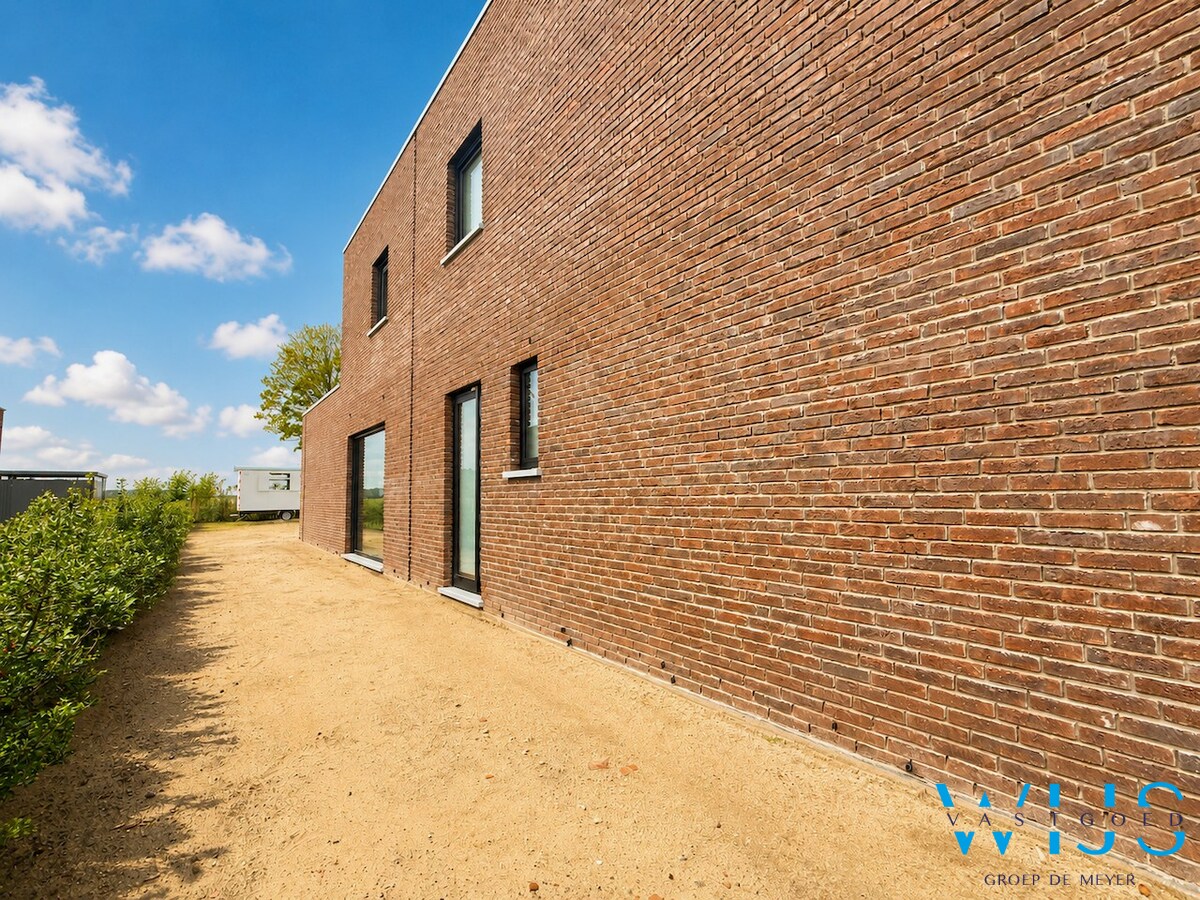 Nieuwbouw met 5 slaapkamers op een prachtig perceel te EEKLO ! 
