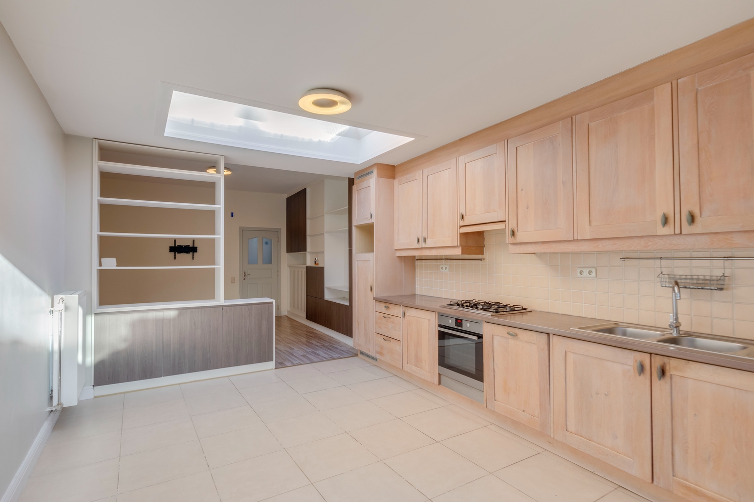 Mooie halfopen bebouwing met zeer ruime kamers 