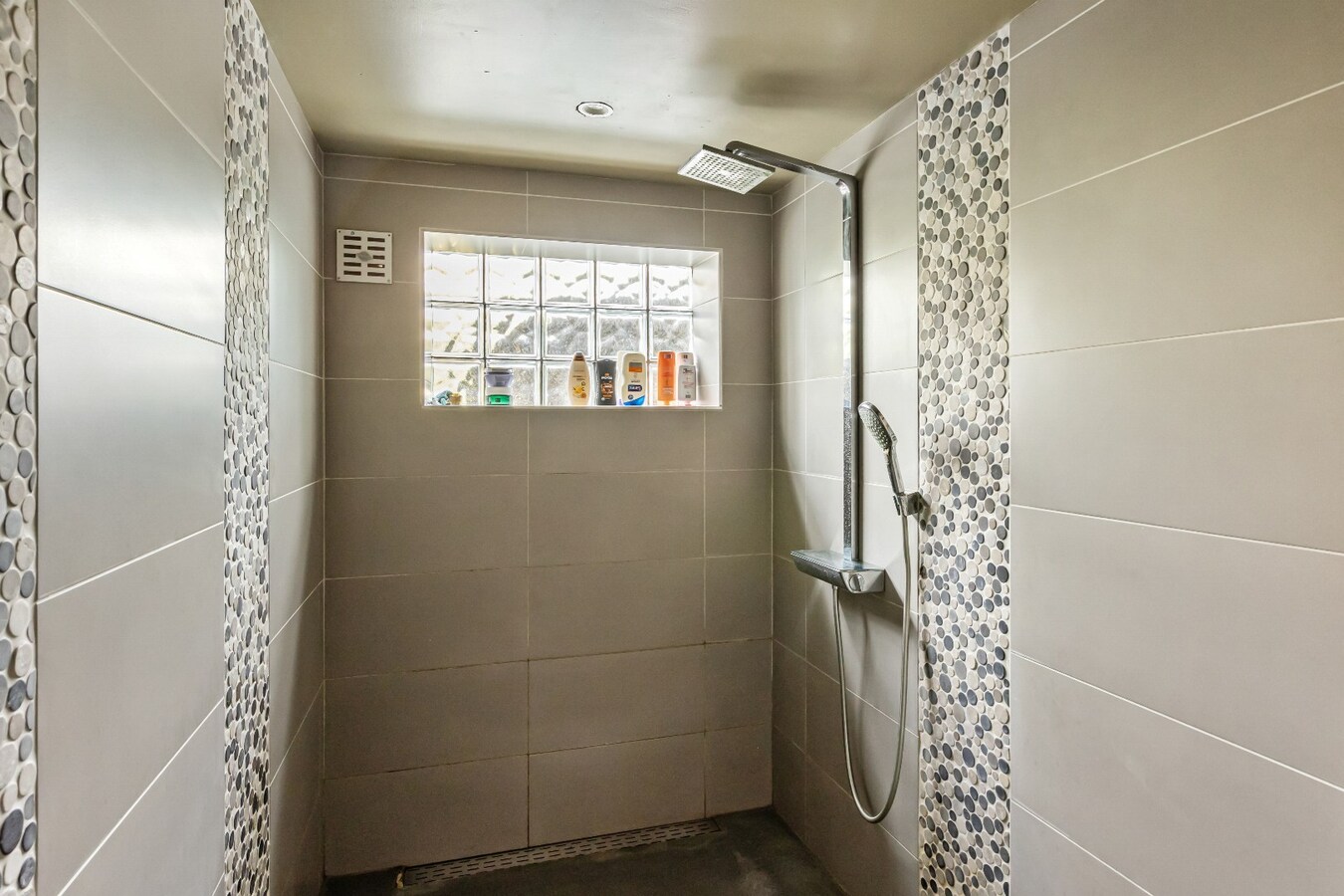 Prachtige landelijke villa met gezinstuin en graslanden op 32.558m² 