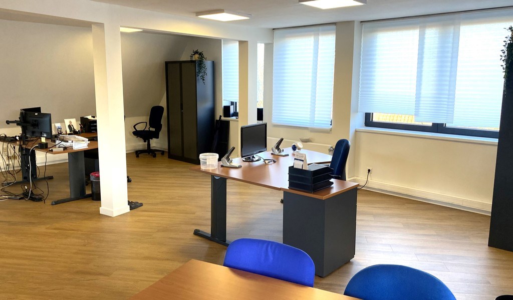 Instapklare kantoorruimte te huur vlakbij R4 in Gent