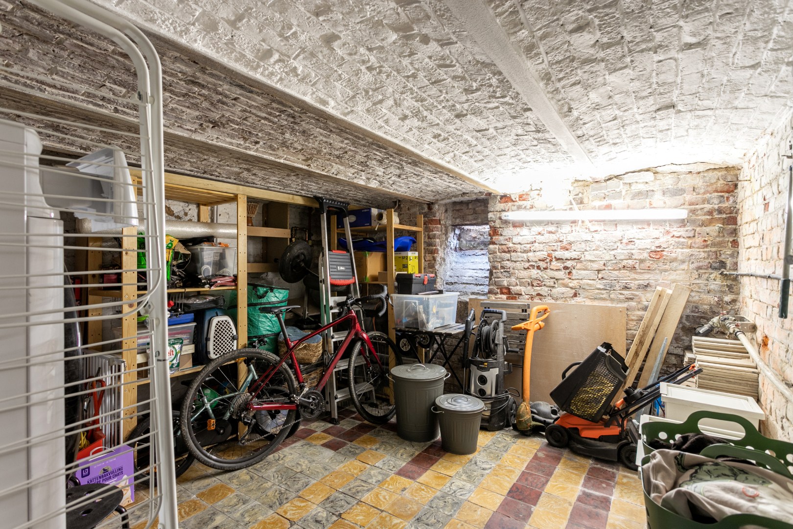 Instapklare woning met tuin te Sint-Pieters-Leeuw 