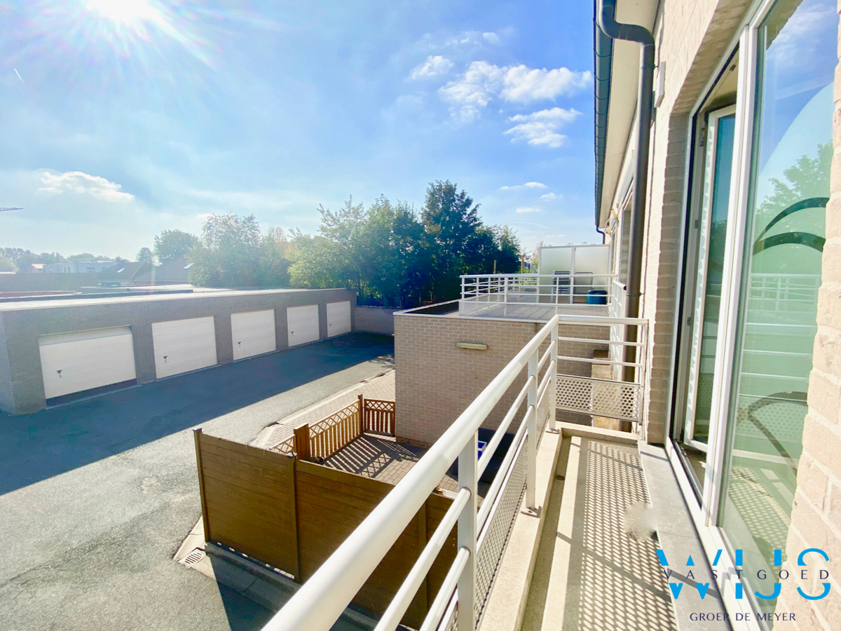 Ruim 3 slaapkamer appartement met garage te ERTVELDE ! 