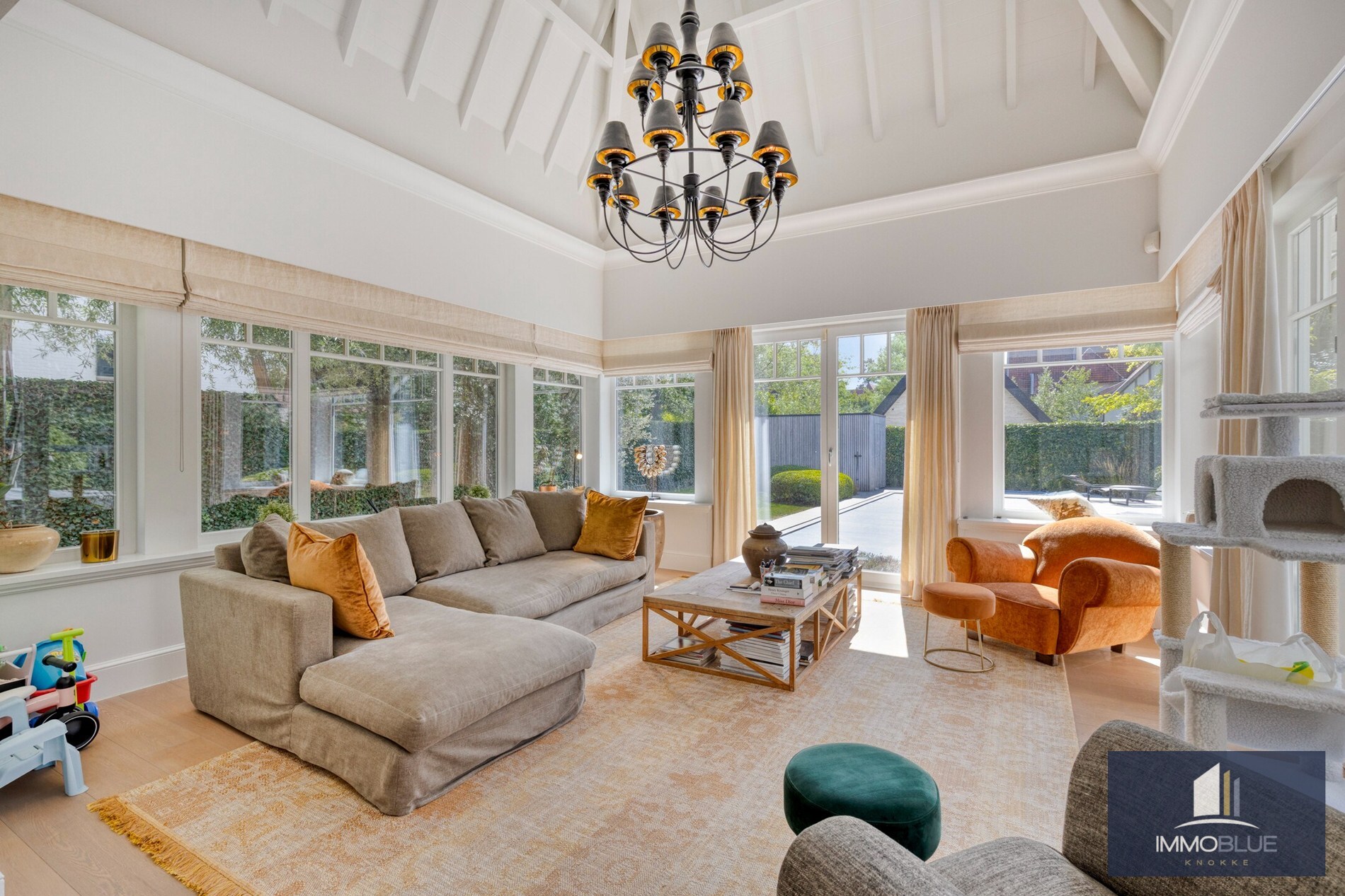 Luxueuze en stijlvolle villa in Engelse Cottage stijl met verwarmd zwembad gelegen in het Zoute. 