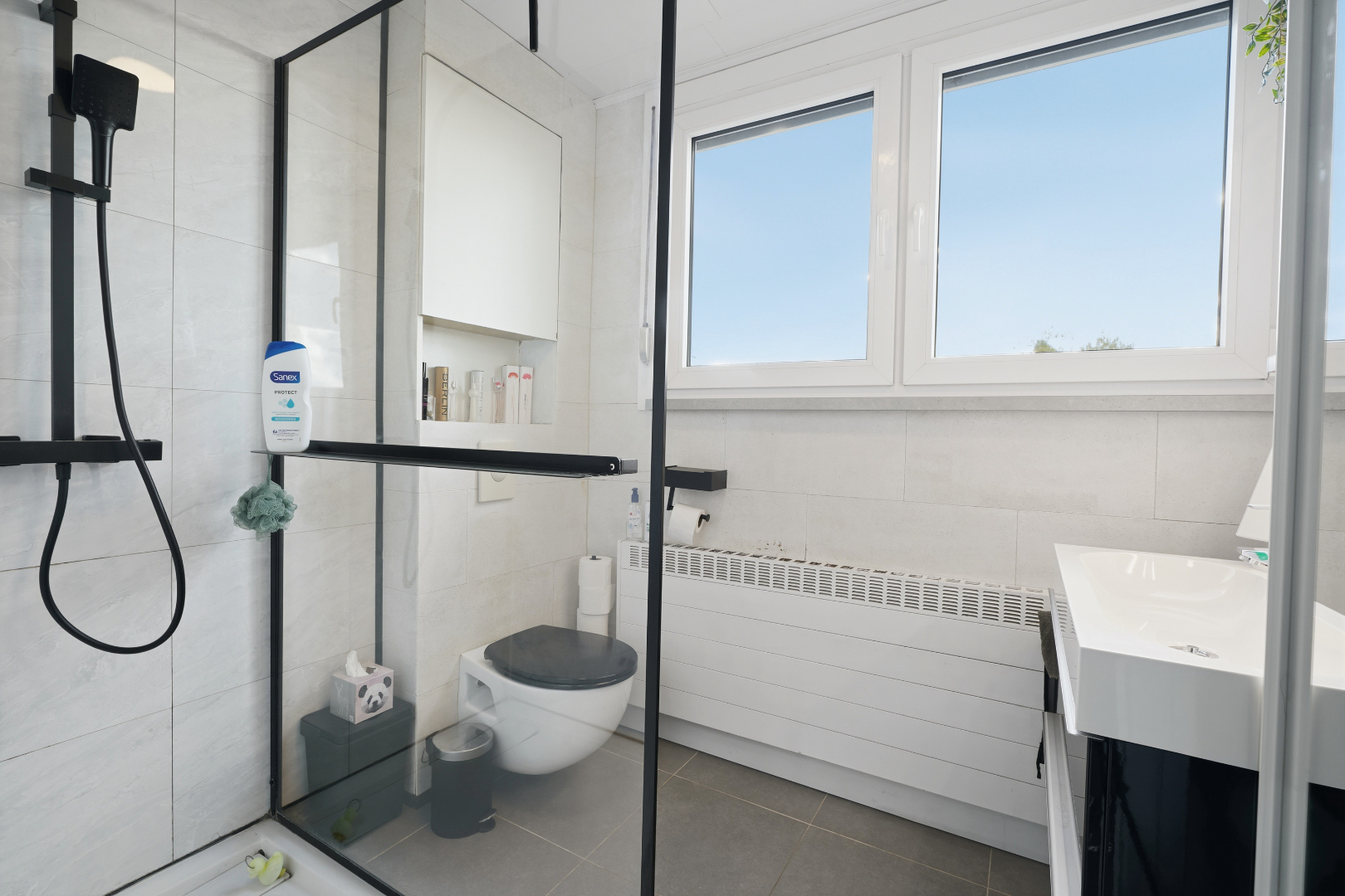 Halfopen woning met zongerichte tuin vlak bij het centrum van Veurne 