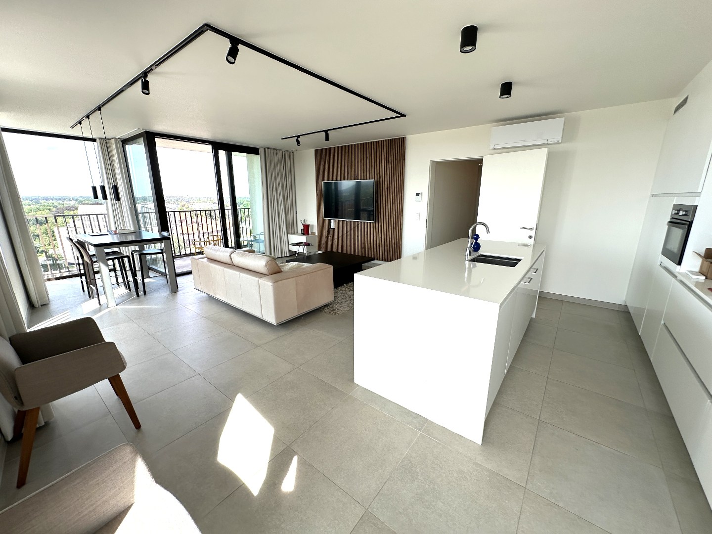 Prachtig appartement (117 m²) met 2 slpk en mooi terras, (+ autostaanplaats), Brugge 
