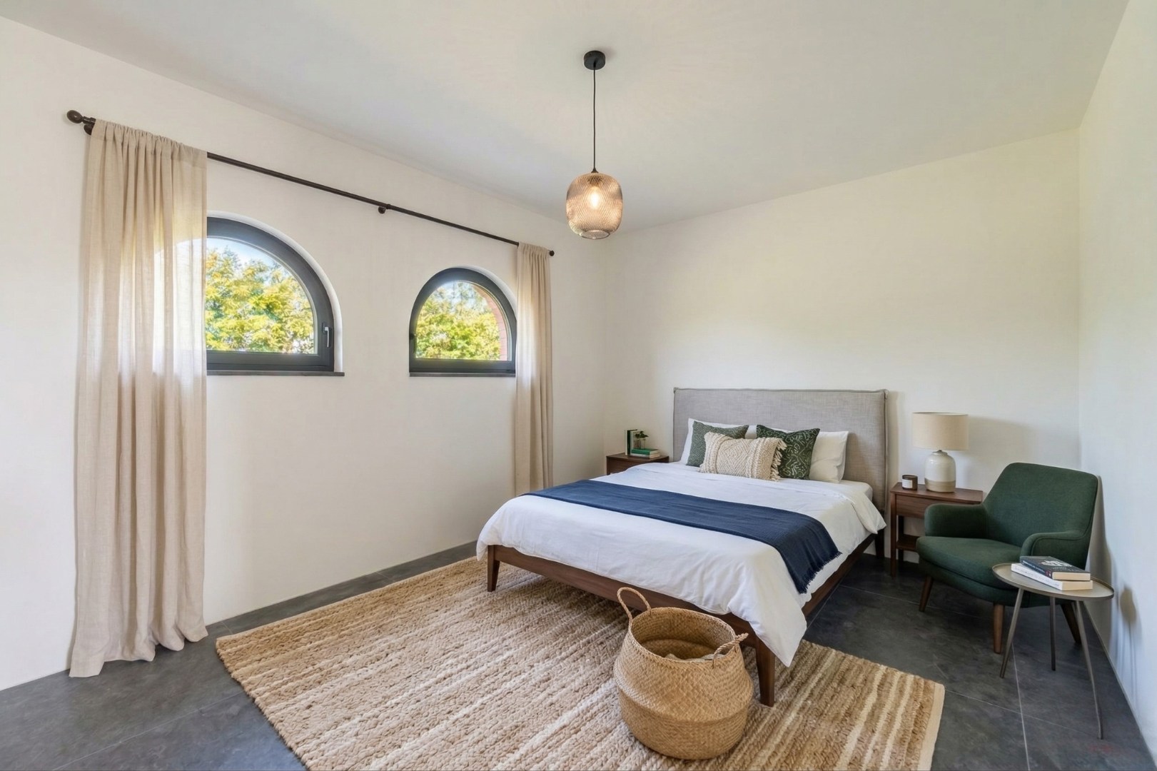 Landelijk gelegen ruwbouwhoeve met bijgebouwen op uitzonderlijk perceel van ca. 9.331 m² 