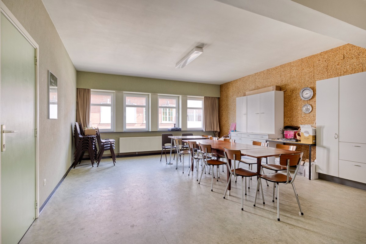 Multifunctioneel gebouw in het centrum van Merchtem. 