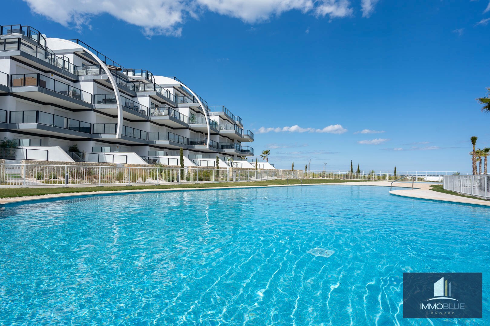 penthouse de luxe avec vue panoramique sur la mer et terrasses très spacieuses 
