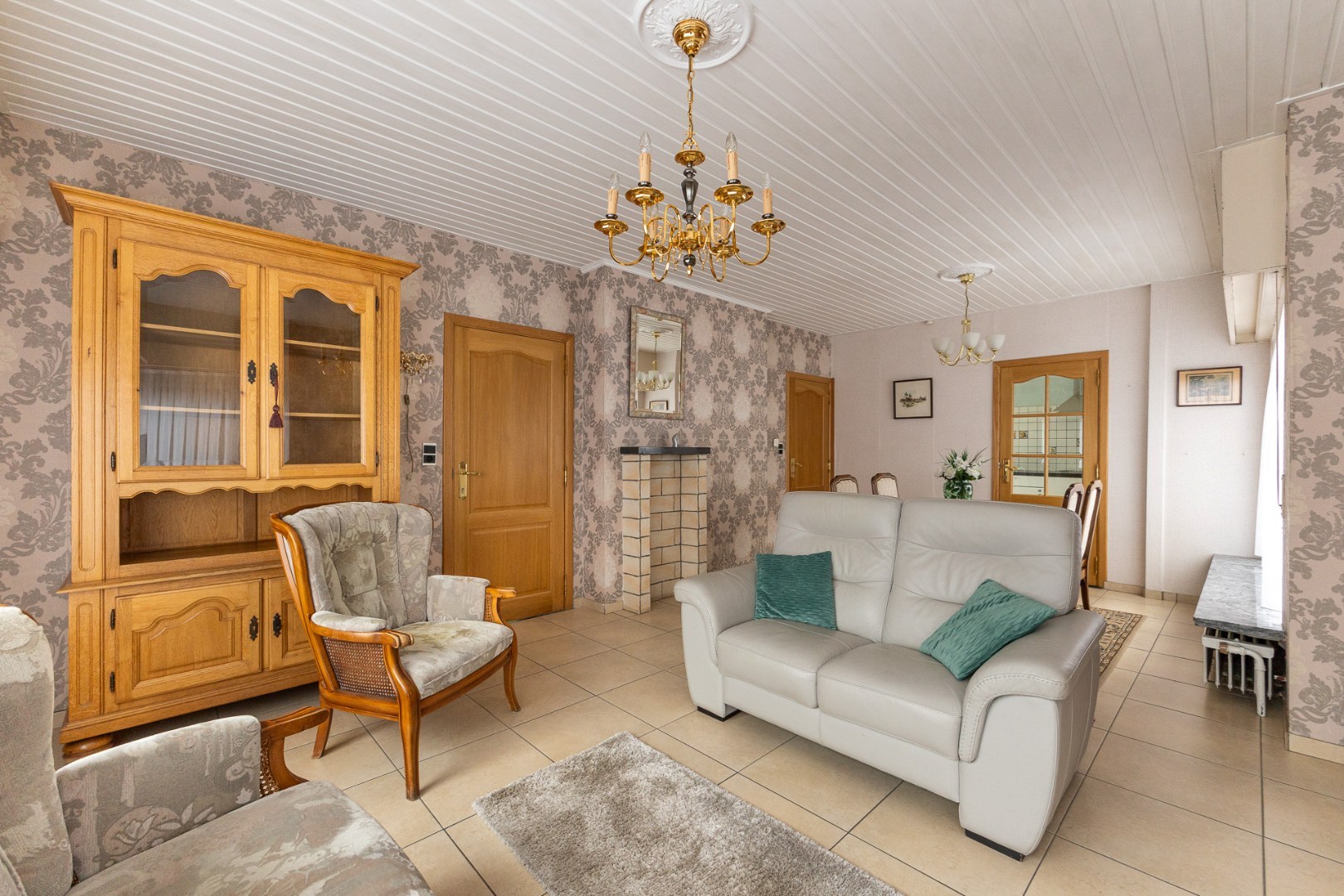 Gelijkvloers appartement met garage 