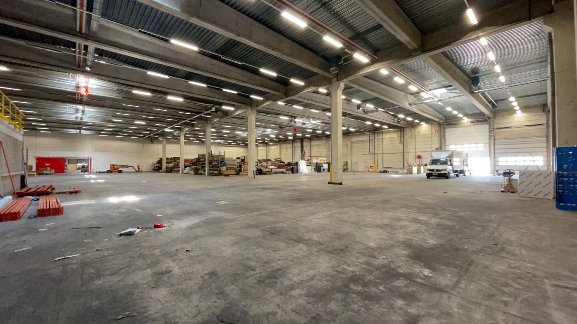 Loods met kantoor te huur nabij E19 in Mechelen