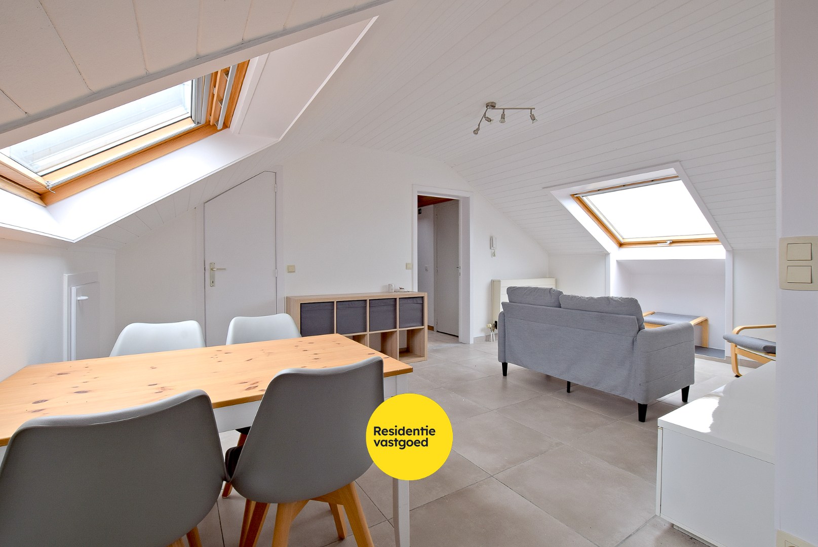 Investeringsvastgoed (gerenoveerd in 2024) omvat 2 afzonderlijk te verhuren appartementen samen 145m²! 