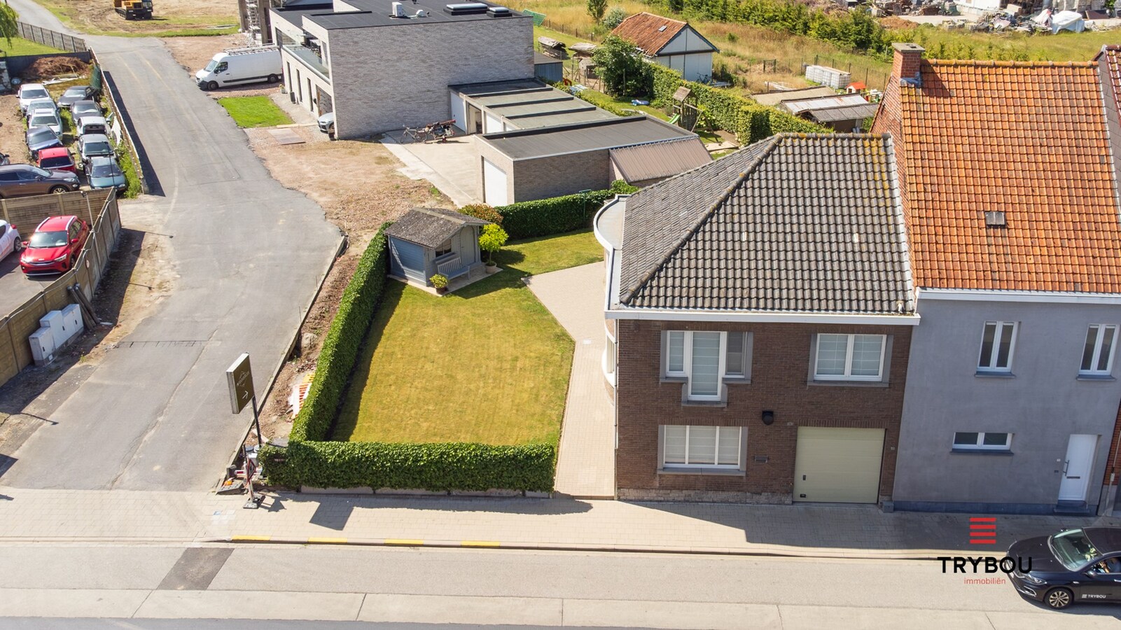 Gezellige en ruime woning met tuin - instapklaar in het hart van Ledegem 