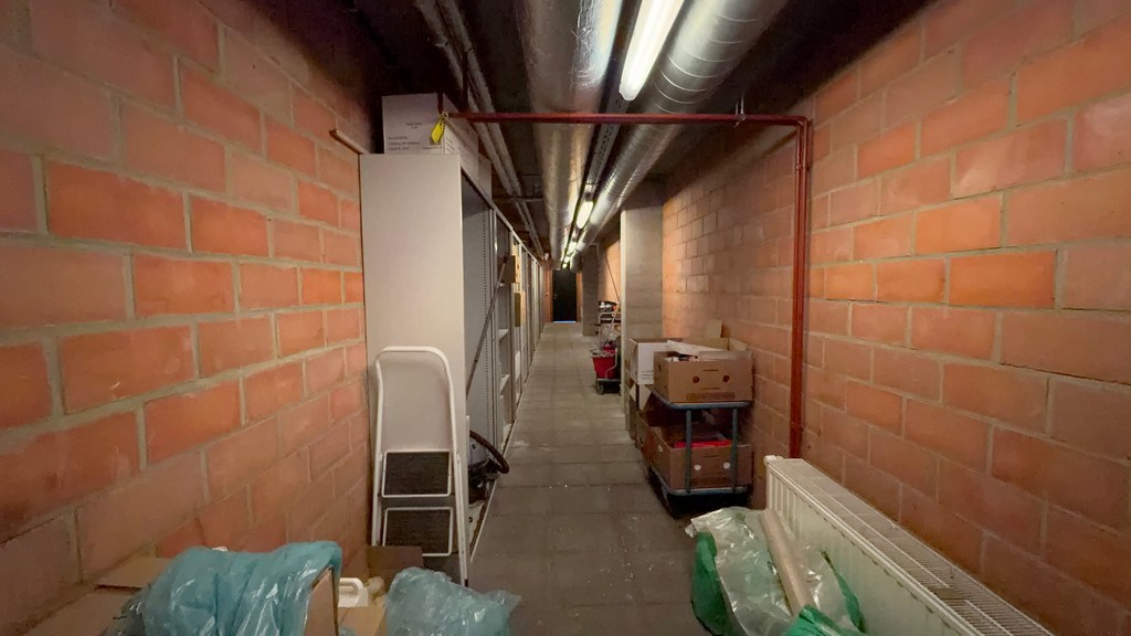 Modern kantoorgebouw te koop nabij oprit R4 te Wondelgem