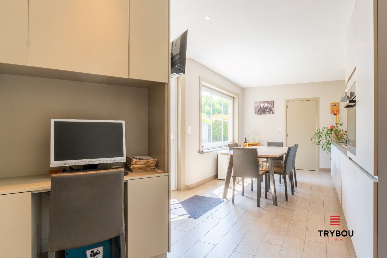 Gezellige en ruime woning met tuin - instapklaar in het hart van Ledegem 