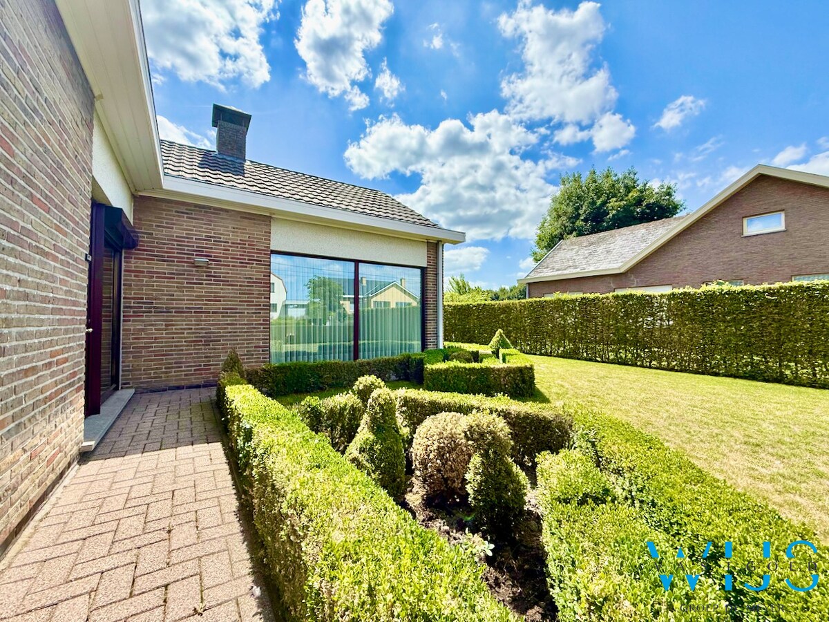 Ruime bungalow op 1000m² met prachtig uitzicht te Boekhoute ! 