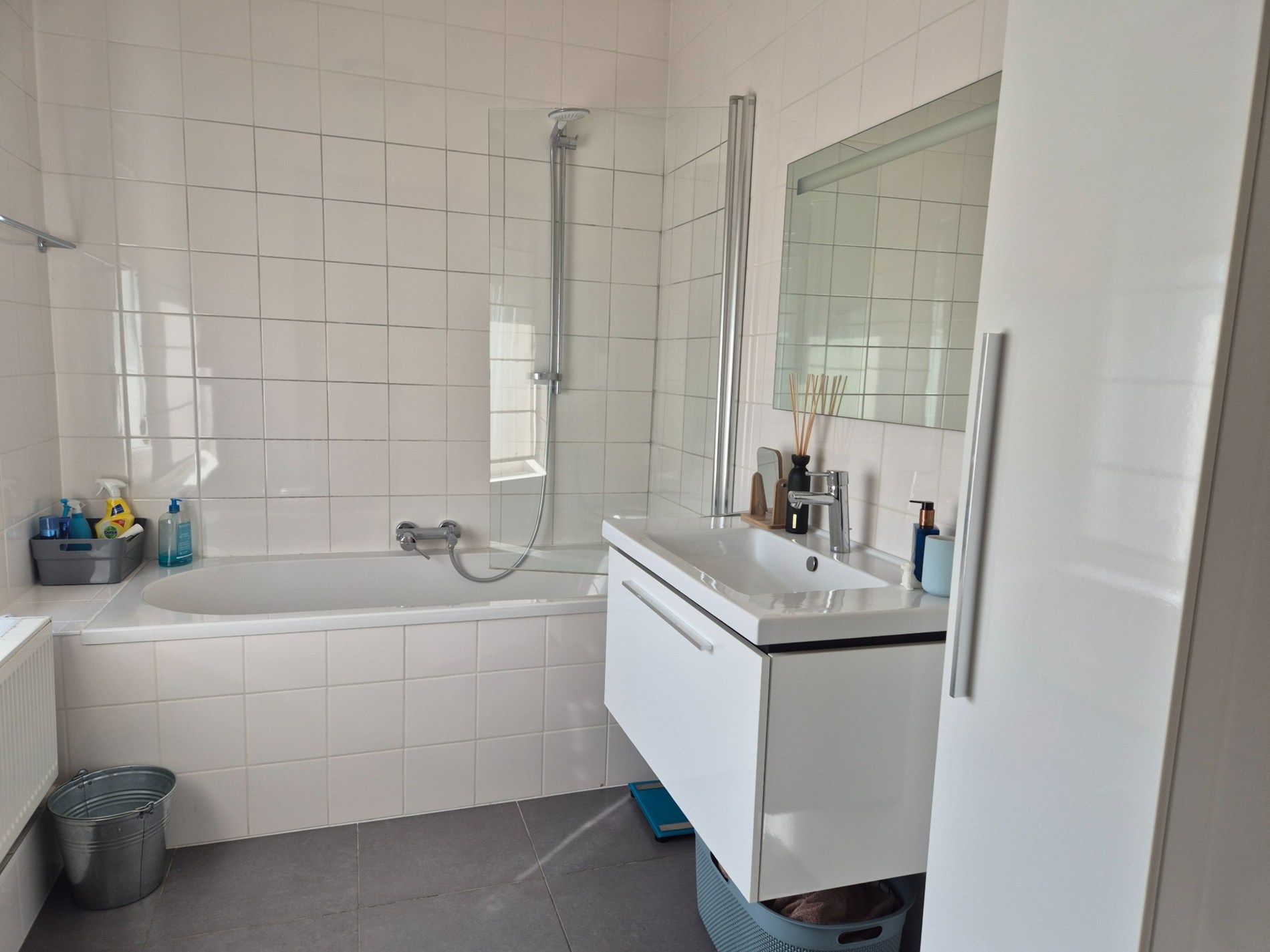 Appartement op eerste verdieping met groot terras. 