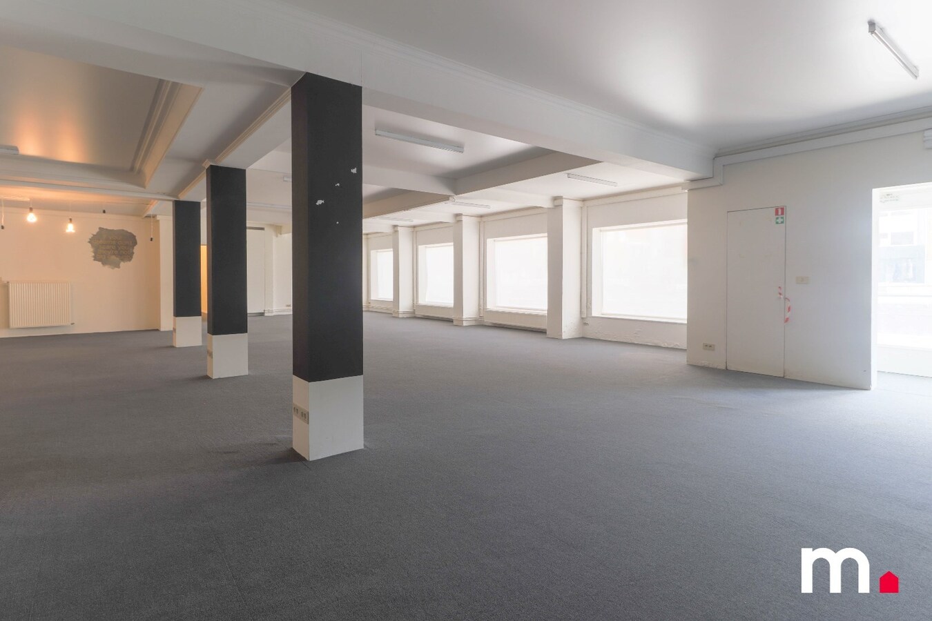 TOPLIGGING  ! 400M2 COMMERCIELE RUIMTE  AAN DE BROELTORENS EN DE LEIE ! 