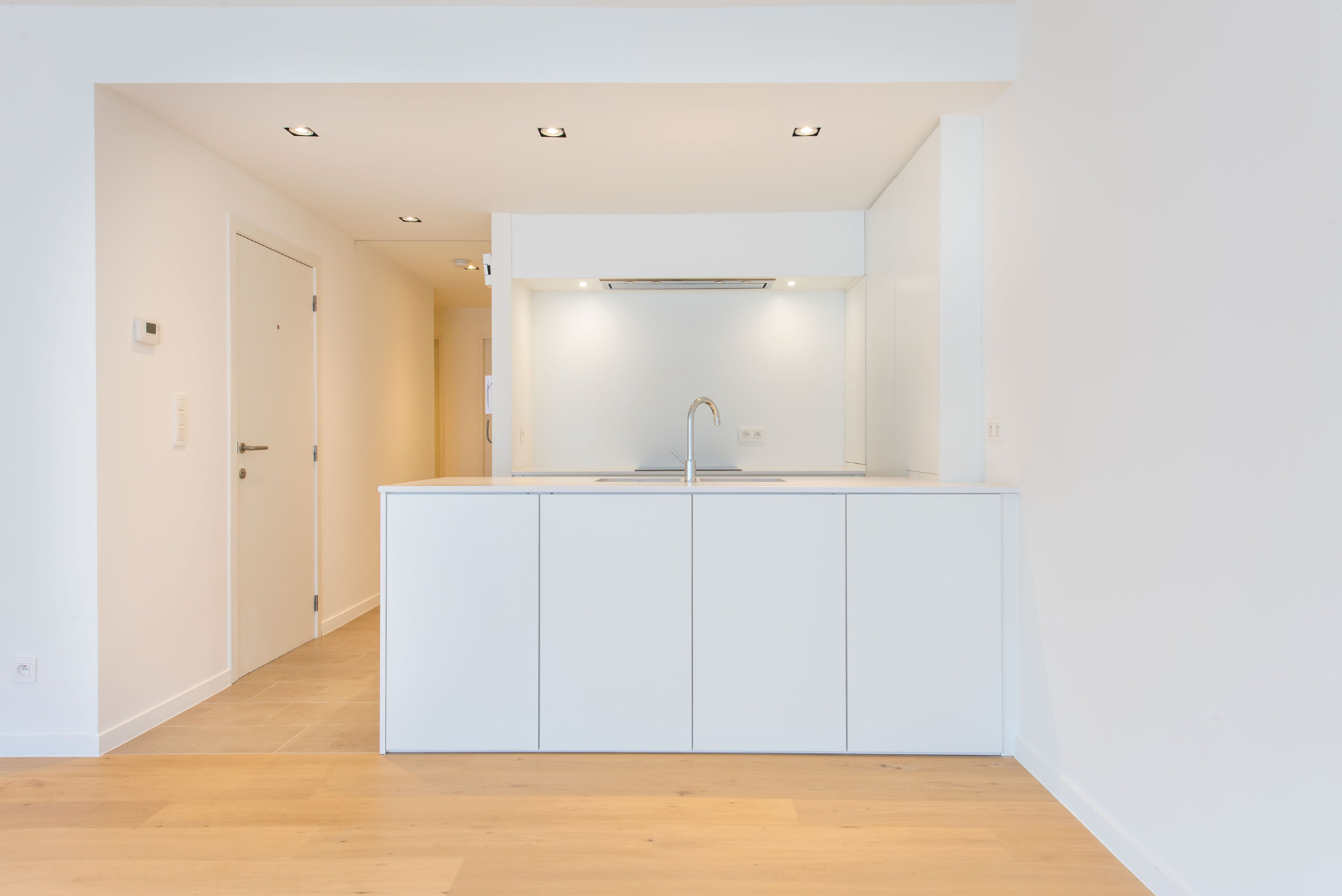 PRACHTIG GERENOVEERD APP. GELEGEN LEOPOLD II LAAN - TOPLIGGING 