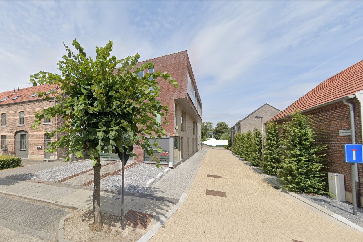 Moderne appartementswoning met 3 slpk, dubbele garage en terras. 