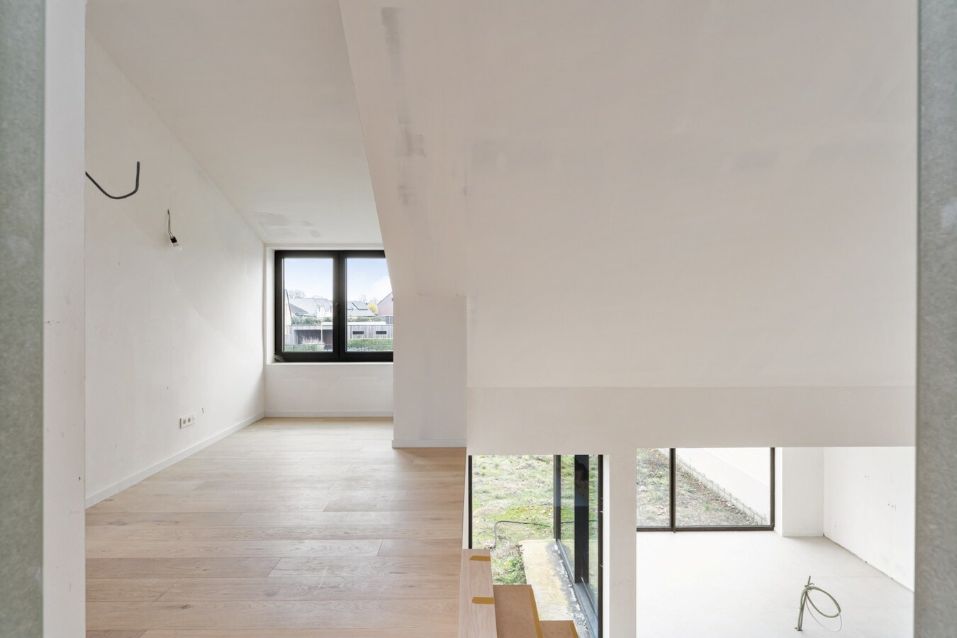 Exclusieve halfvrijstaande woning te koop na transformatie van bestaande hoeve naar 2 BEN-woningen! 