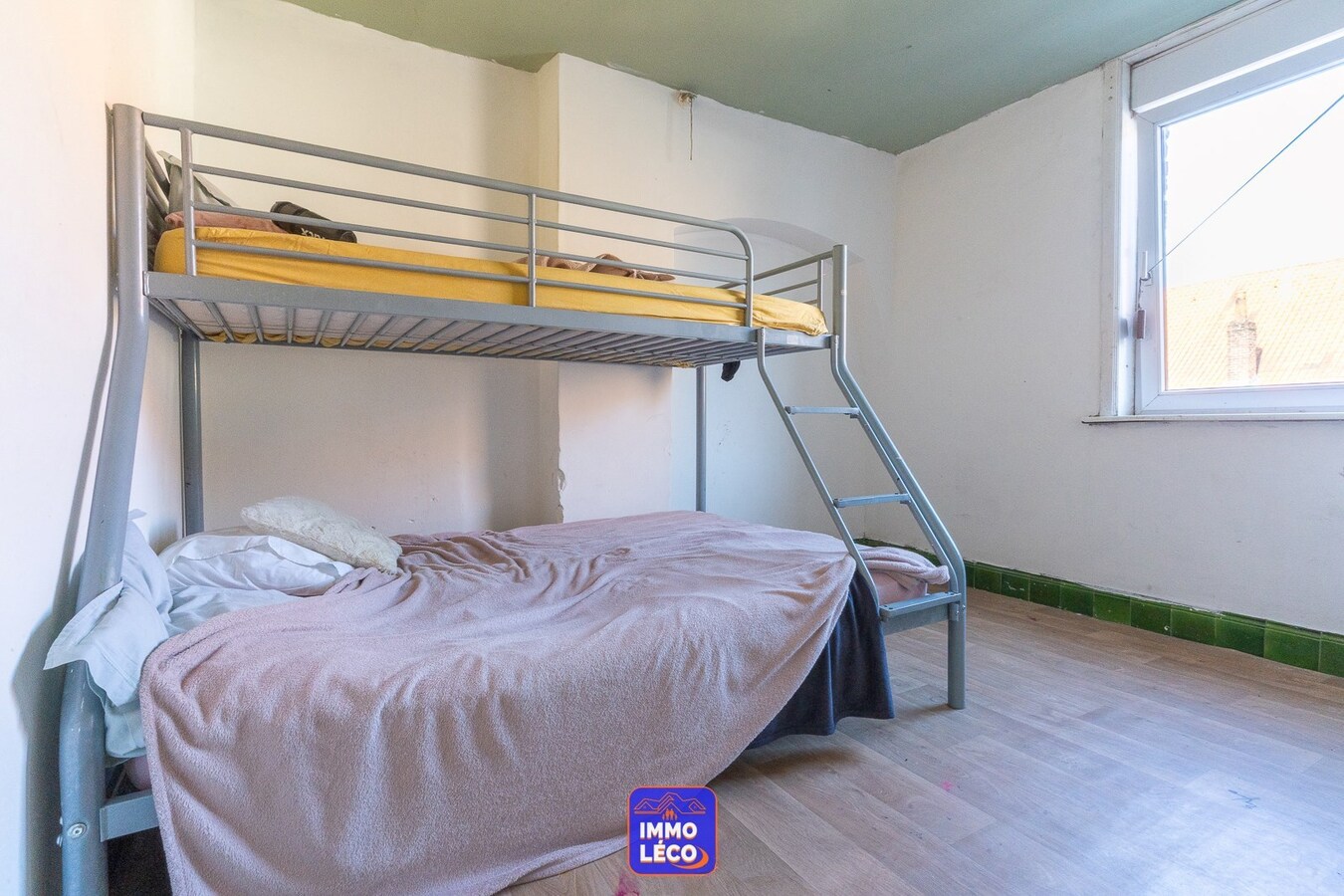 Maison entre pignons avec cour, idéal investisseur ! 